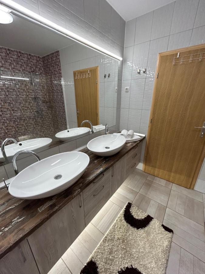 Sobe Zimmer Frei Пожега Екстер'єр фото
