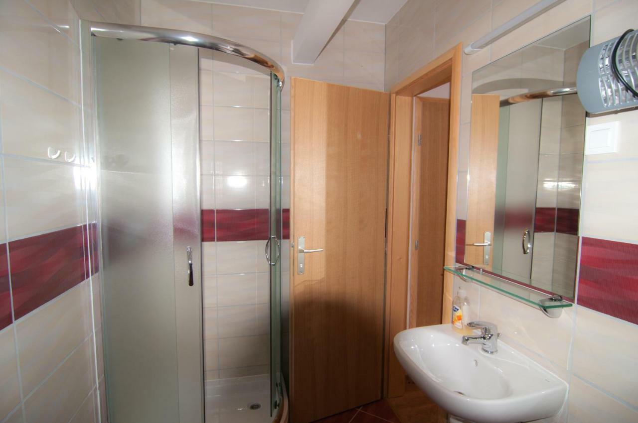 Sobe Zimmer Frei Пожега Екстер'єр фото